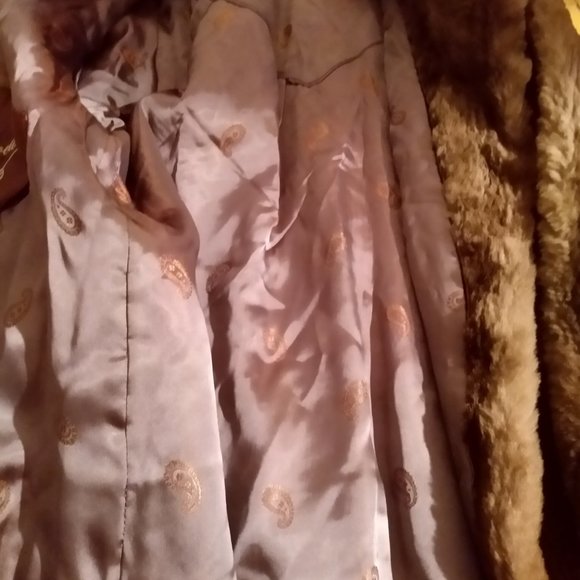 Manteau véritable fourrure , excellent état taille Mcouleur Marron - Picture 4 of 4